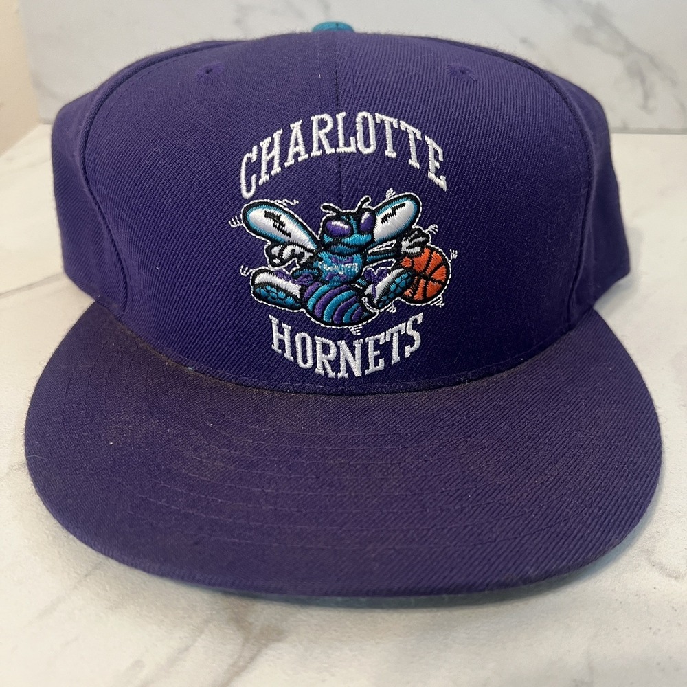 Charlotte Hornets NBA Mitchell &  Ness 100% Wool Purple Hat Fitted (7 3/4) AS IS